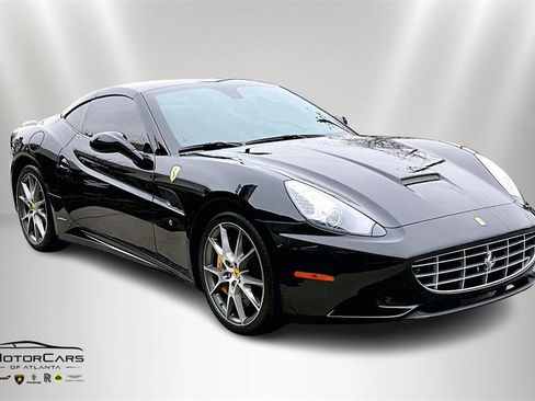 Used 2013 Ferrari California image 2