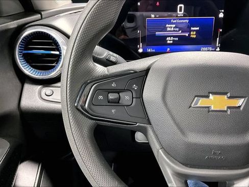 Used 2025 Chevrolet Trax LT FWD image 11