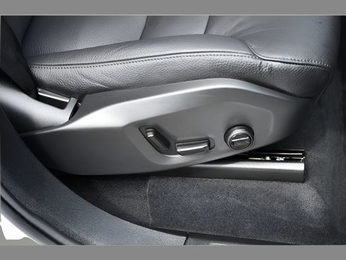 Used 2024 Volvo XC90 B6 Plus w/ Protection Package Premier AWD/4WD image 32