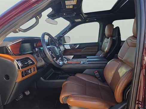 Certified 2023 Lincoln Navigator Reserve image 12