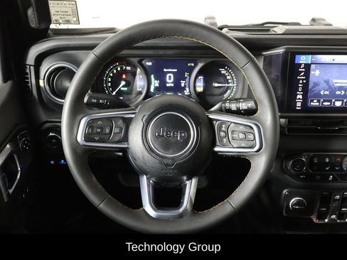 Used 2024 Jeep Wrangler Unlimited Sahara w/ Technology Group AWD/4WD image 7