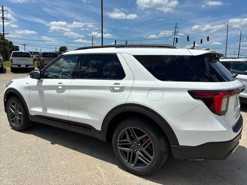 New 2026 Ford Explorer ST-Line w/ ST-Line Street Pack AWD/4WD image 3