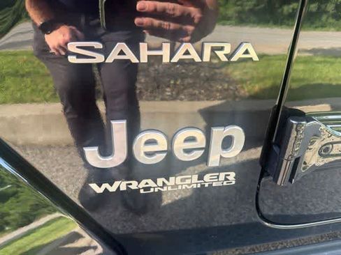 Used 2019 Jeep Wrangler Unlimited Sahara AWD/4WD image 2
