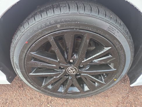 Certified 2021 Toyota Camry SE image 9