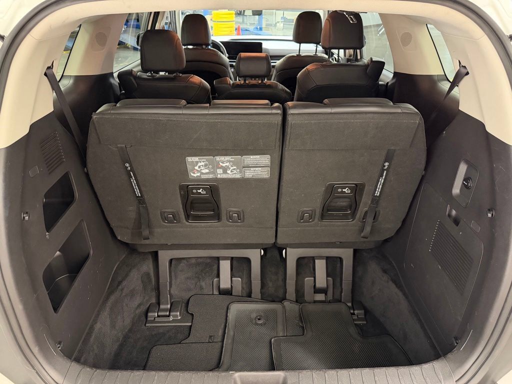 Used 2025 Kia Carnival FWD image 20