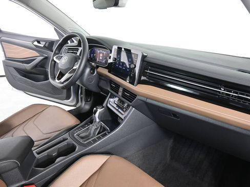 Used 2025 Volkswagen Jetta SEL FWD image 25