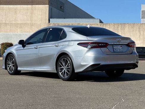 Used 2022 Toyota Camry XLE FWD image 7