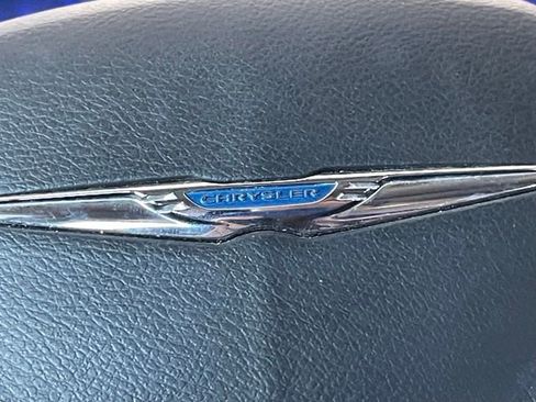 Used 2018 Chrysler Pacifica Touring Plus w/ Tire & Wheel Group FWD image 11