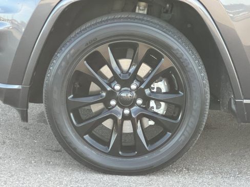 Used 2021 Jeep Grand Cherokee Laredo X image 27