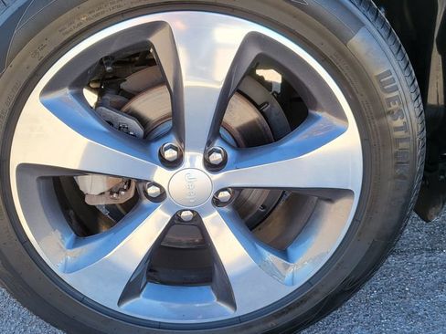 Used 2019 Jeep Cherokee Limited FWD image 17