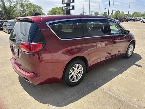 Used 2023 Chrysler Voyager LX FWD image 15
