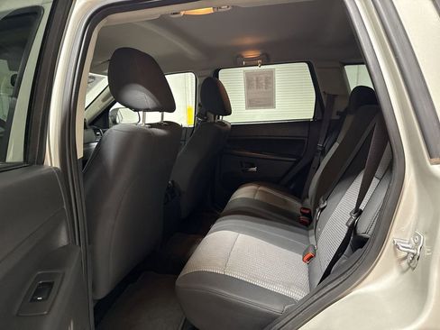 Used 2010 Jeep Grand Cherokee Laredo AWD/4WD image 20