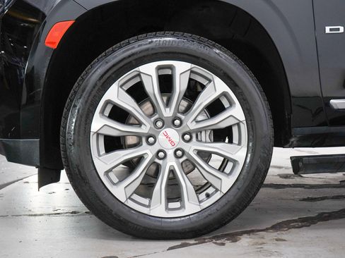 Used 2022 GMC Yukon XL Denali AWD/4WD image 32