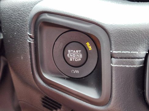 Used 2025 Jeep Gladiator Sport AWD/4WD image 30