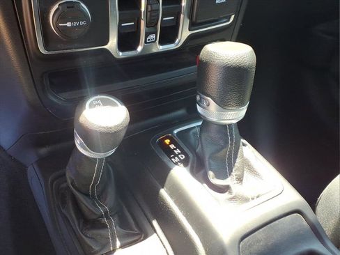 Used 2022 Jeep Gladiator Overland AWD/4WD image 7