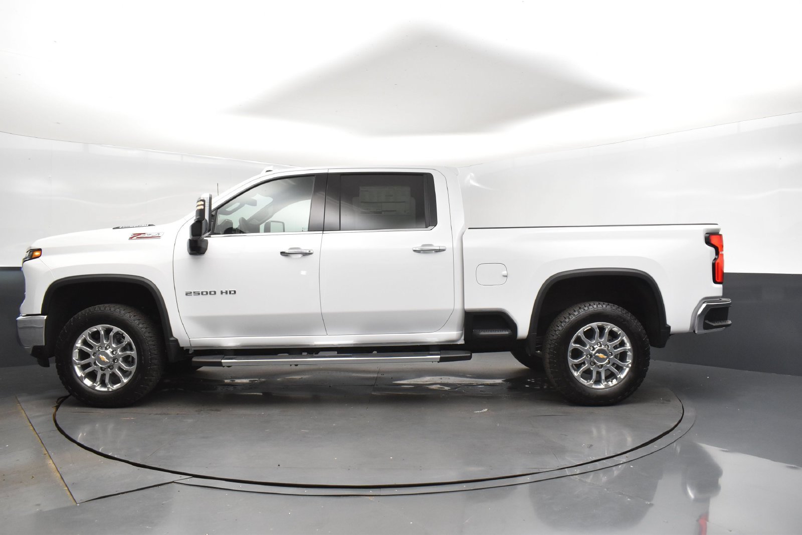 Used 2025 Chevrolet Silverado 2500 LTZ w/ LTZ Convenience Package AWD/4WD image 4