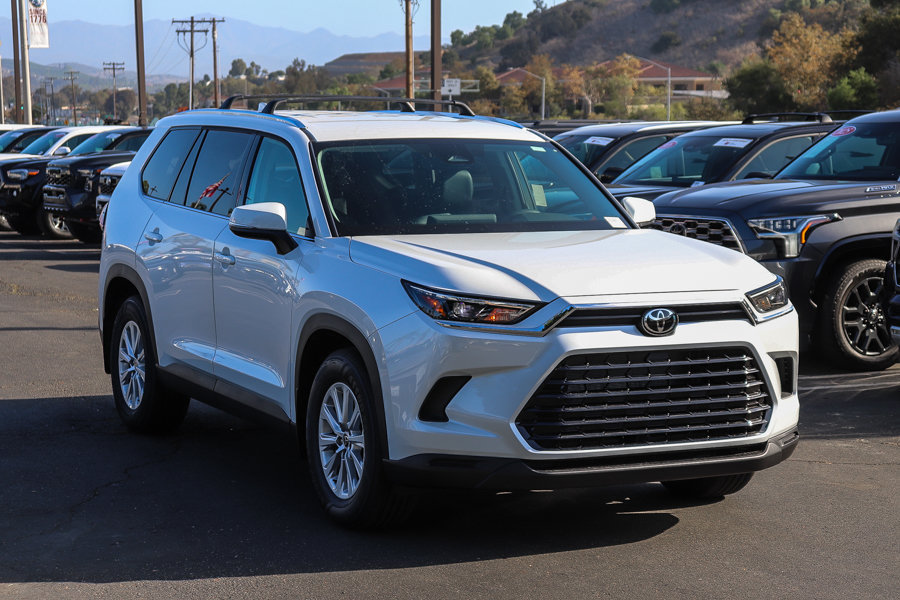 New 2026 Toyota Grand Highlander XLE FWD image 2