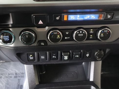 Used 2021 Toyota Tacoma TRD Sport w/ TRD Premium Sport Package AWD/4WD image 19