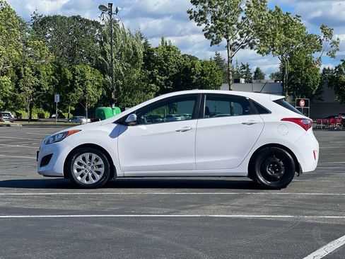 Used 2016 Hyundai Elantra GT FWD image 2