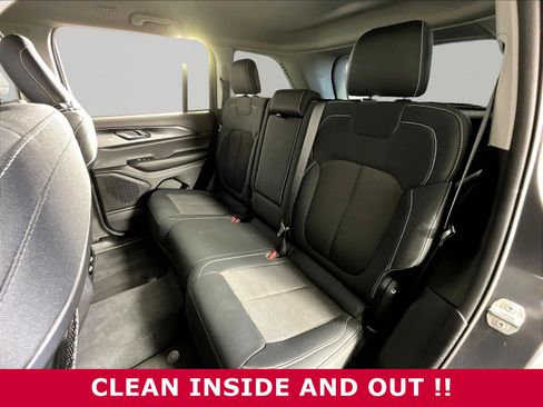 Used 2023 Jeep Grand Cherokee Laredo AWD/4WD image 22
