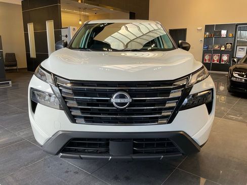 Used 2024 Nissan Rogue S image 2