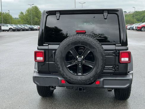 Used 2023 Jeep Wrangler Unlimited Sahara AWD/4WD image 6