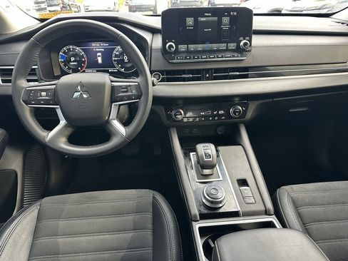 Used 2023 Mitsubishi Outlander SE image 4