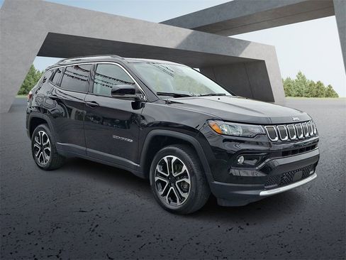 Used 2022 Jeep Compass Limited w/ Sun and Sound Group image 3