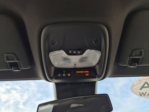 Used 2025 Chevrolet Colorado Trail Boss AWD/4WD image 28