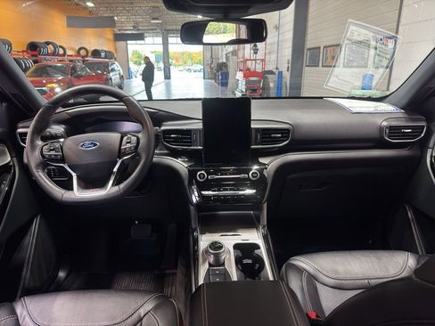 Used 2024 Ford Explorer ST w/ Technology Package image 15