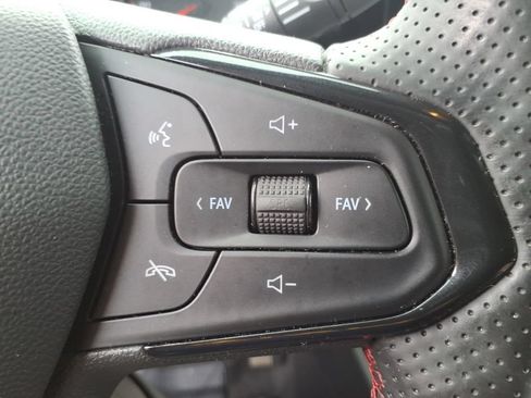 Used 2024 Chevrolet Trax RS FWD image 21