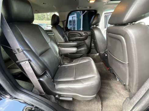 Used 2014 Cadillac Escalade Premium image 18