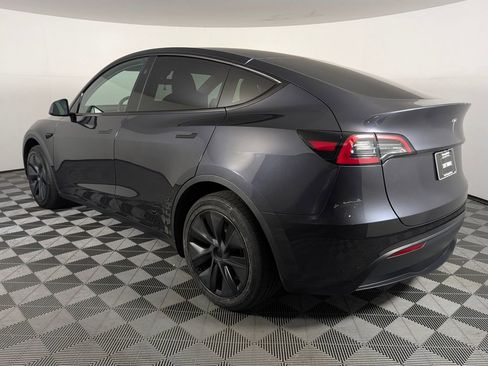 Used 2024 Tesla Model Y Long Range RWD image 3
