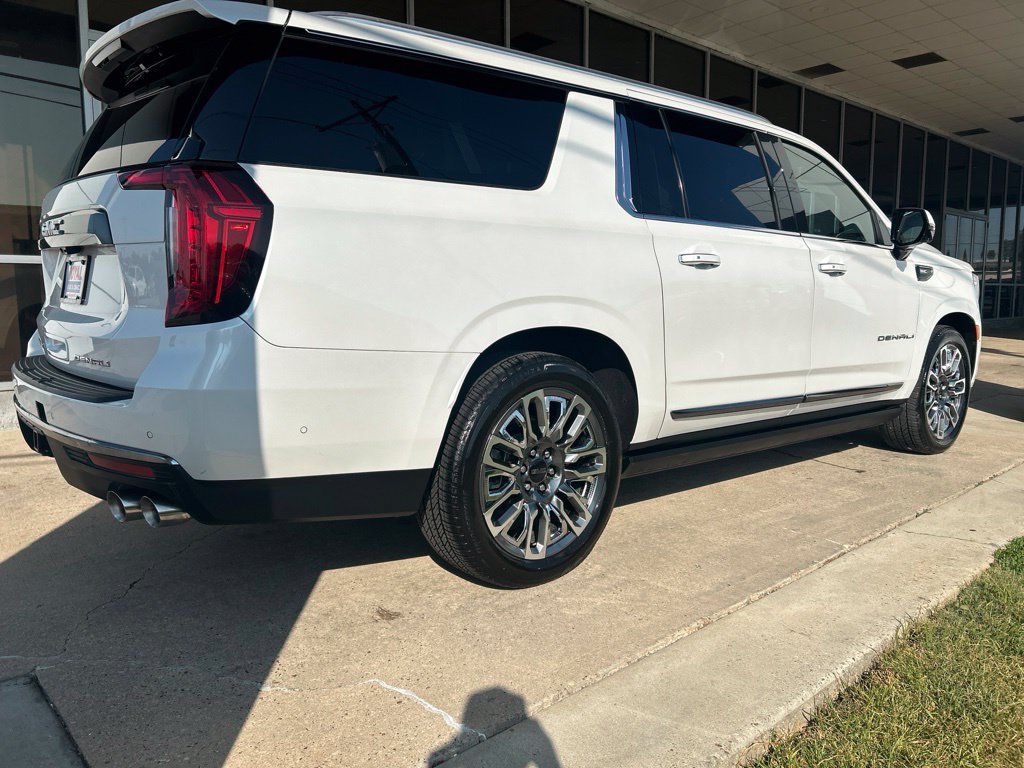 Used 2024 GMC Yukon XL Denali Ultimate AWD/4WD image 7