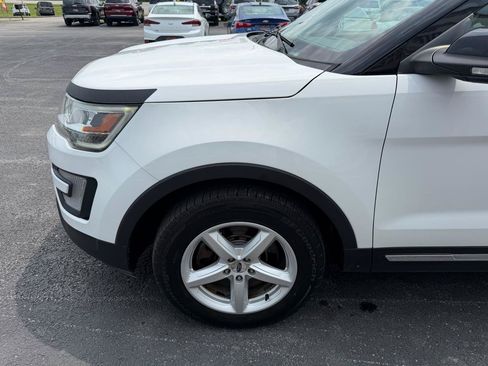 Used 2017 Ford Explorer XLT w/ Equipment Group 201A AWD/4WD image 12