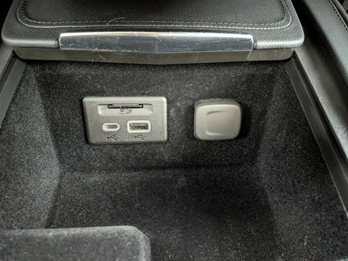 Certified 2022 Cadillac XT4 Premium Luxury w/ Enhanced Visibility Package image 10