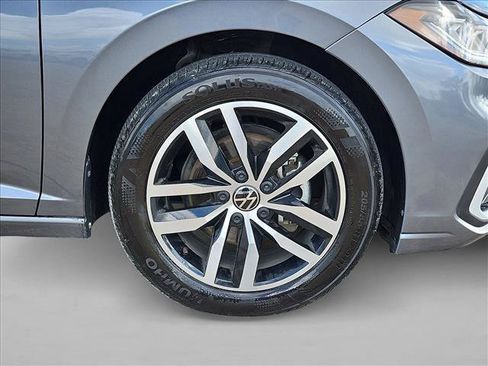 Used 2025 Volkswagen Jetta SE FWD image 21