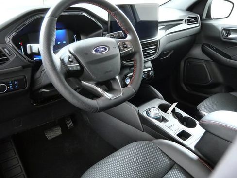 Certified 2025 Ford Escape ST-Line w/ Tech Pack #1 AWD/4WD image 4