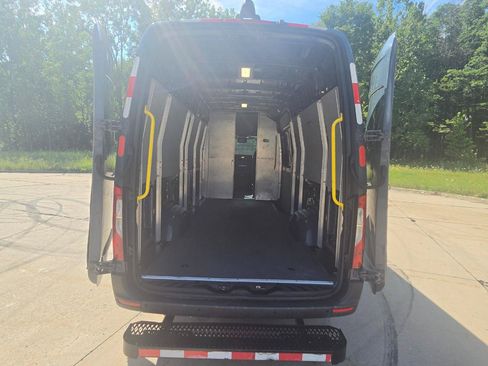 Used 2019 Mercedes-Benz Sprinter 170 image 26