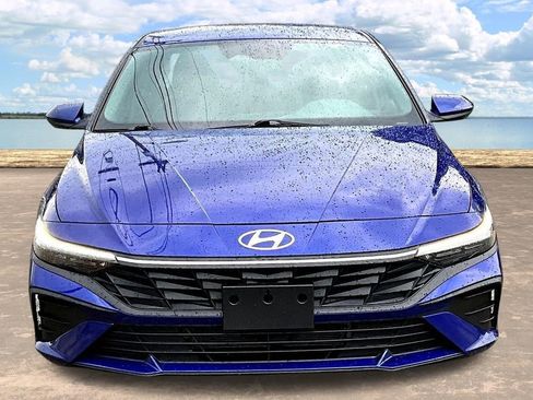 Used 2024 Hyundai Elantra Blue FWD image 2