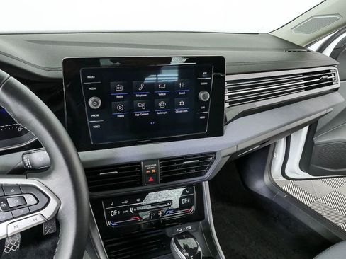 Certified 2025 Volkswagen Jetta SE FWD image 12