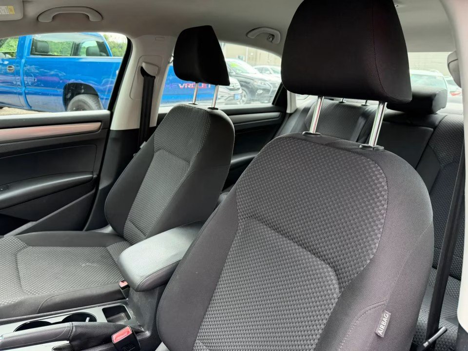 Used 2015 Volkswagen Passat 1.8T S FWD image 9