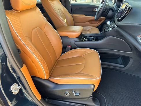 Used 2022 Chrysler Pacifica Pinnacle image 12
