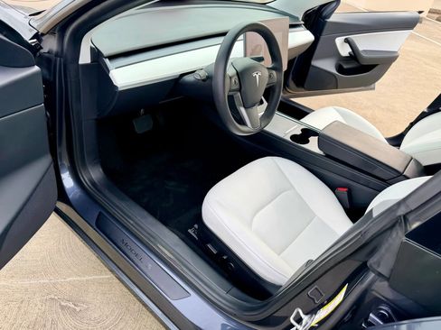Used 2021 Tesla Model 3 Long Range AWD/4WD image 18