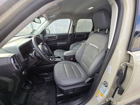 Used 2025 Ford Bronco Sport Badlands image 11