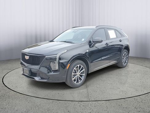 Used 2025 Cadillac XT4 Sport w/ Cold Weather Package image 8