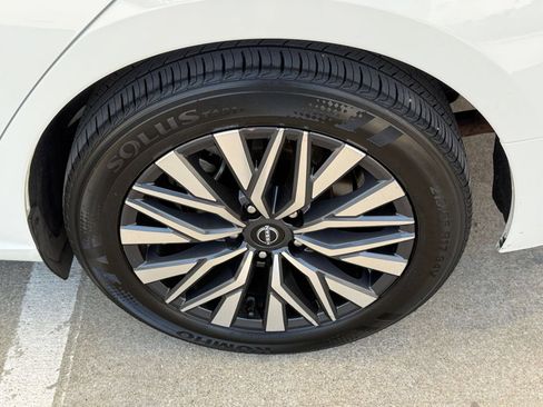 Used 2025 Nissan Altima 2.5 SV FWD image 30