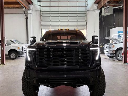 Used 2024 GMC Sierra 2500 Denali Ultimate AWD/4WD image 5