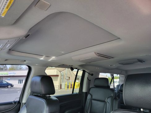 Used 2019 Chevrolet Suburban Premier image 32