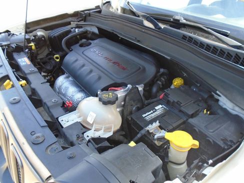 Used 2016 Jeep Renegade Trailhawk AWD/4WD image 19